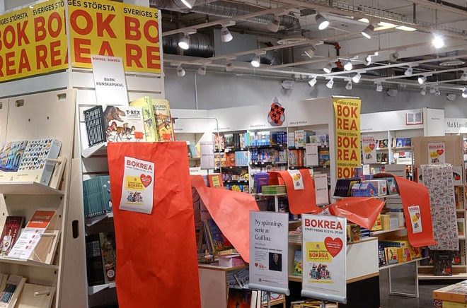 Så här ser det ut i bokhandlar runtom i landet. Rea-böckerna är uppackade men inte till försäljning ännu. Foto: Boktugg.