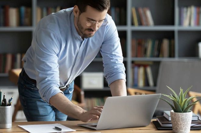 Ska bara skriva några ord till innan jag går ... En produktiv författare är hårdvaluta i dagens digitala boklandskap. Foto: iStock.