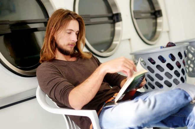 Varför ska man läsa pappersböcker om man har tvättmaskin? Foto: iStock