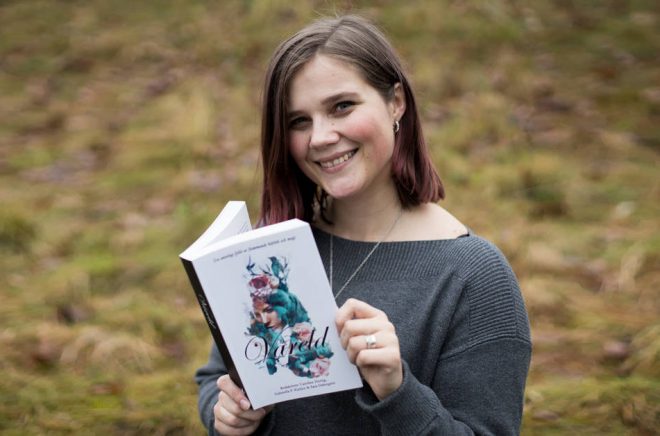 Gabriella P. Kjeilen, författare och kommunikatör på Seraf förlag, med novellsamlingen Våreld. Foto: Privat