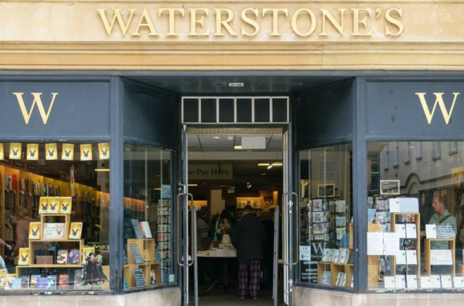 Waterstones ingår samarbete med podden Mostly Lit. På bilden Waterstones Exeter High Street. Foto: iStock